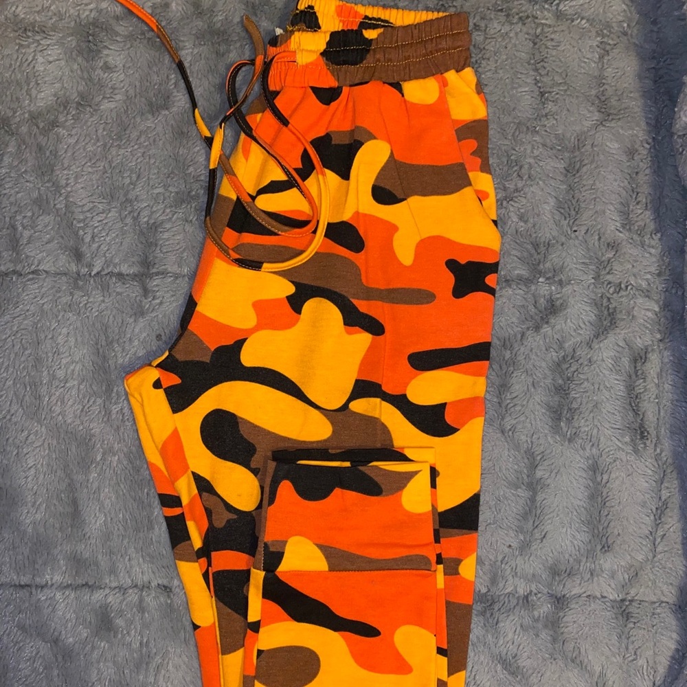 Camouflage women cargo pants.